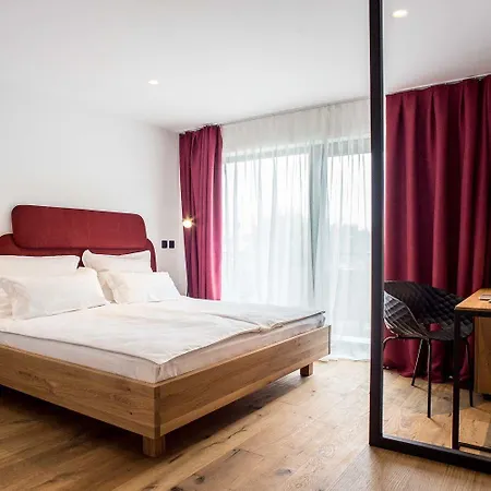 Vault Hotel 4*