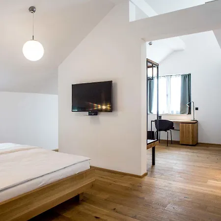 Vault Hotel 4*